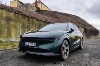Šest elektromobilů zvládlo 1000 km za méně než devět hodin. Které to byly?